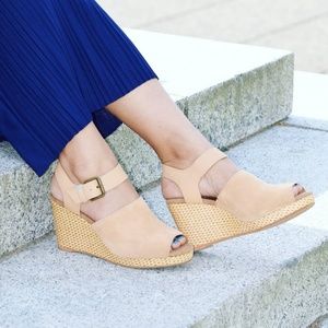 Tom's wedge sandals